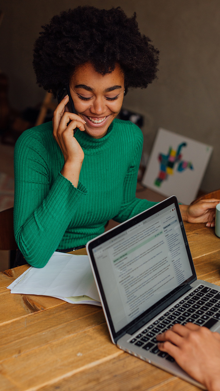 girlwithphonecontactimage